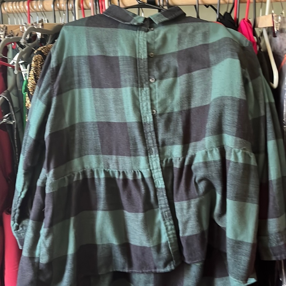 American Eagle Green Plaid Oversized Flannel Button Up